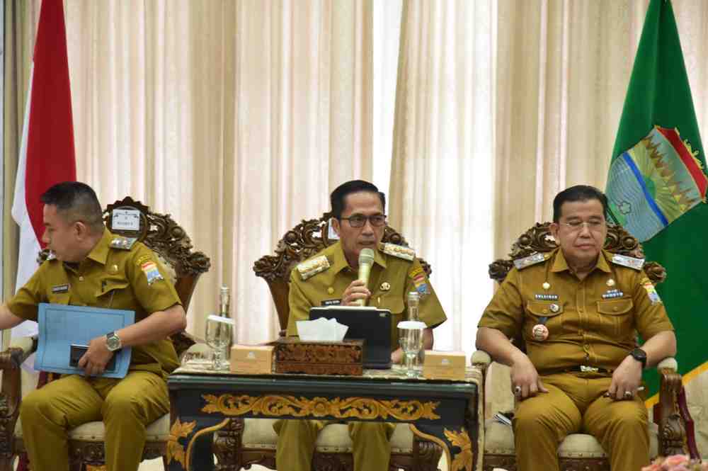 Walikota Palembang, Ratu Dewa memimpin rapat evaluasi ujicoba CFN dan CFD, Senin (13/4/2026). Foto: Kominfo Palembang.