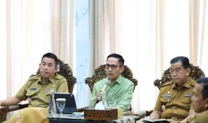 Wali Kota Palembang Ratu Dewa memimpin langsung Rapat Kesiapsiagaan Kebakaran Hutan dan Lahan (Karhutla) di Rumah Dinas Wali Kota, Selasa (21/4) pagi. Foto: Kominfo Palembang.