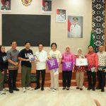 Walikota Palembang, Ratu Dewa menerima kunjungan kru dan produsen Film "Jangan Buang Ibu". Foto: Kominfo Palembang.