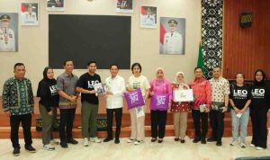 Walikota Palembang, Ratu Dewa menerima kunjungan kru dan produsen Film "Jangan Buang Ibu". Foto: Kominfo Palembang.