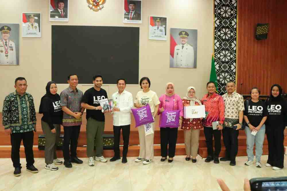 Walikota Palembang, Ratu Dewa menerima kunjungan kru dan produsen Film "Jangan Buang Ibu". Foto: Kominfo Palembang.