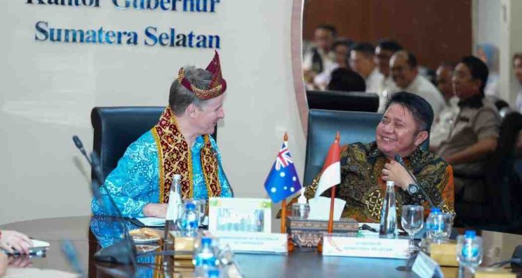 Gubernur Sumatera Selatan (Sumsel), Dr. H.Herman Deru, menerima kunjungan Duta Besar Australia untuk Indonesia, Roderick Brazier, dalam rangka memperkuat kerja sama di bidang sanitasi dan lingkungan, Rabu (8/4/2026). Foto: Humas Pemprov Sumsel.