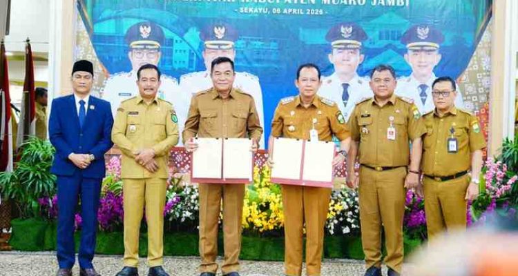 Pemerintah Kabupaten Musi Banyuasin (Muba) Provinsi Sumatera Selatan dan Pemerintah Kabupaten Muaro Jambi Provinsi Jambi menandatangani Naskah Kesepakatan Bersama tentang Kerjasama dalam Penyelenggaraan Urusan Pemerintah Daerah, Senin (6/4/2026). Foto: Kominfo Muba.