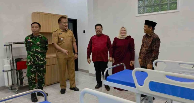 Peresmian Grand Opening Gedung Baru Klinik Pratama Putri Permata (KPPP) oleh Wakil Bupati Muba Abdur Rohman Husen, Senin (13/04/2026) di Jalan Palembang–Jambi Km 115, RT 04 RW 02, Kelurahan Sungai Lilin, Kecamatan Sungai Lilin. Foto: Kominfo Muba.