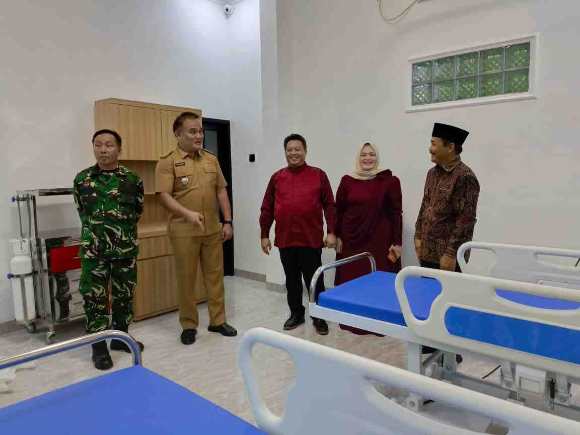 Peresmian Grand Opening Gedung Baru Klinik Pratama Putri Permata (KPPP) oleh Wakil Bupati Muba Abdur Rohman Husen, Senin (13/04/2026) di Jalan Palembang–Jambi Km 115, RT 04 RW 02, Kelurahan Sungai Lilin, Kecamatan Sungai Lilin. Foto: Kominfo Muba.
