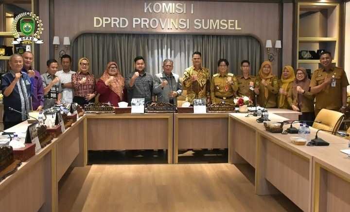 Anggota Pansus I DPRD Sumsel yang menggelar rapat bersama OPD terkait. Foto: Dok Humas DPRD Sumsel.