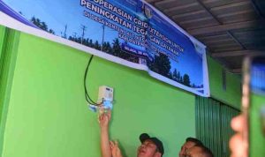 Gubernur Sumatera Selatan (Sumsel), Dr. H. Herman Deru meresmikan pengoperasian grid extension oleh PT PLN (Persero) UID S2JB di Desa Kenten Laut, Kecamatan Talang Kelapa, Kabupaten Banyuasin, Selasa (28/04/2026) Foto: Humas Pemprov Sumsel.