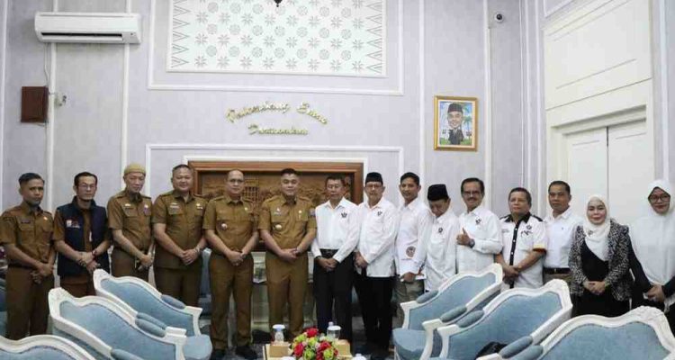 Sekretaris Daerah Kota Palembang, Aprizal Hasyim menerima audiensi Dewan Pimpinan Daerah Solok Saiyo Sakato (S3), yang mewadahi masyarakat Minangkabau di Kota Palembang, Selasa (14/4/2026). Foto: Kominfo Palembang.