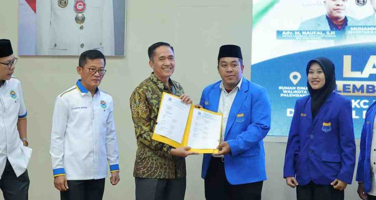 Walikota Palembang, Ratu Dewa menerima kunjungan pengurus Pergerakan Mahasiswa Islam Indonesia (PMII) Sumsel. Foto: Kominfo Palembang.