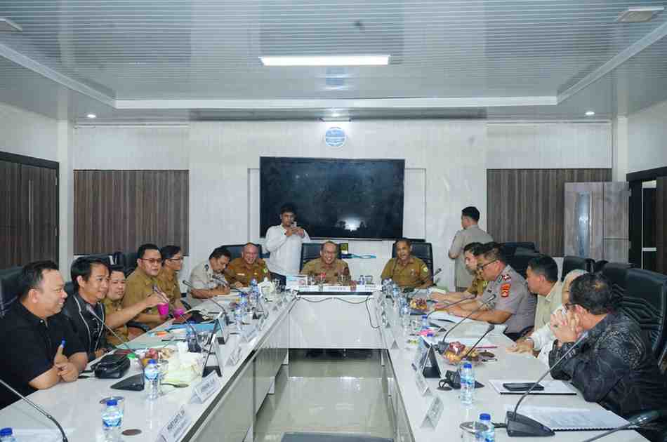 Pemerintah Kabupaten Musi Banyuasin bersama DPRD Muba menggelar rapat Badan Anggaran untuk mengevaluasi pelaksanaan Anggaran Pendapatan dan Belanja Daerah (APBD) Triwulan I Tahun Anggaran 2026. Rapat berlangsung di Ruang Rapat Badan Musyawarah DPRD Muba, Senin (27/4/2026). Foto: Kominfo Muba.