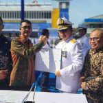 Pemkab Muba dan Kemenhub tandatangani kerjasama pendidikan taruna di sela kegiatan wisuda taruna-taruni Politeknik Ilmu Pelayaran (PIP) Semarang Jawa Tengah, Kamis (9/4/2026), yang dihadiri langsung Wamenhub Komjenpol (Purn) Suntana, dilakukan Bupati Muba HM Toha Tohet diwakili oleh Kepala BKPSDM Muba H Pathi Riduan SE ATD MM, dengan Direktur Politeknik Transportasi Darat Indonesia (STTD) Avi Mukti Amin. Foto: Kominfo Muba.