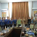 Wali Kota Palembang, Ratu Dewa di rumah dinasnya menerima audiensi dari Sumsel Bersih, Jumat (17/4/2026). Pertemuan ini membahas masalah perkotaan yakni banjir, sampah dan kemacetan. Foto: Kominfo Palembang.