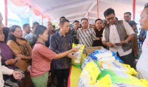 Wargta Lawang Wetan, Muba menyerbu beras murah di halaman Kantor Kecamatan Lawang Wetan, Kamis (23/4/2026), Foto: Kominfo Muba.