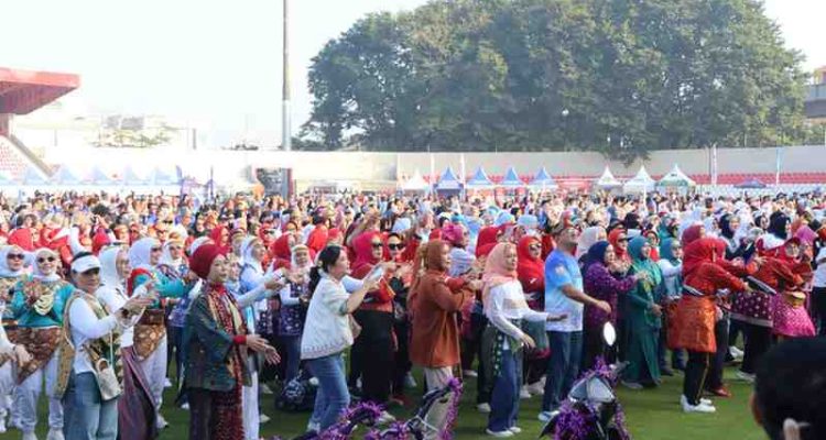 Palembang Budaya Run yang dirangkaikan dengan launching Senam Kriya (Kreasi Sriwijaya) 2026 di Lapangan Stadion Bumi Sriwijaya, Jumat (24/4/2026). Foto: Kominfo Palembang.
