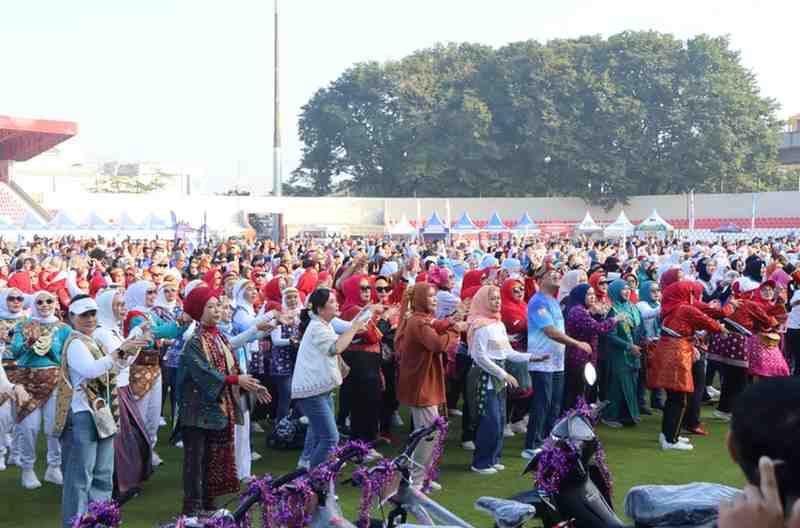 Palembang Budaya Run yang dirangkaikan dengan launching Senam Kriya (Kreasi Sriwijaya) 2026 di Lapangan Stadion Bumi Sriwijaya, Jumat (24/4/2026). Foto: Kominfo Palembang.