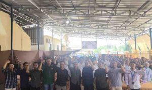 Sebanyak 189 siswa-siswi dari SMK Negeri 1 Sungai Lilin, SMA Negeri 1 Sungai Lilin, SMK Babat Supat, MA Assalam, hingga warga Desa Suka Damai Baru (B5) memadati halaman KPKS Suka Makmur untuk mengikuti sosialisasi peluang beasiswa untuk sekolah di Migas Cepu dan AKPY-STIPER Yogyakarta. Foto: Dok Disnakertran Muba.