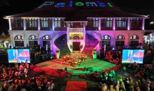 Suasana di halaman Museum Sultan Mahmud Badarrudin (SMB) II Palembang, Rabu (29/4/2026) malam, yang menggelar acara Hari Tarian Sedunia, Foto: Kominfo Palembang.