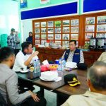 Bupati Musi Banyuasin, HM Toha Tohet, SH menyambut kunjungan kerja Gubernur Sumatera Selatan H Herman Deru di Desa Tanjung Dalam, Kecamatan Keluang, Jumat (3/4/2026). Foto: Kominfo Muba.