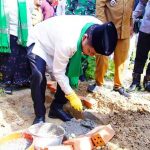 Bupati Muba, H. Muhammad Toha, SH menghadiri prosesi peletakan batu pertama pembangunan Pondok Pesantren (Ponpes) Nurul Fikri sekaligus menggelar Tabligh Akbar dan Halalbihalal bersama warga Kecamatan Tungkal Jaya, Selasa (28/04/2026). Foto: Kominfo Muba.