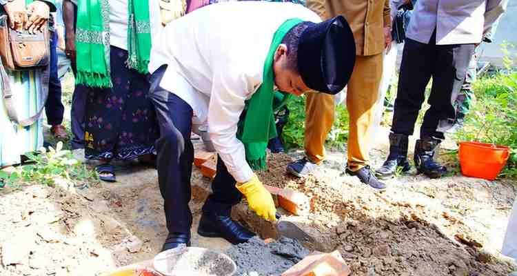 Bupati Muba, H. Muhammad Toha, SH menghadiri prosesi peletakan batu pertama pembangunan Pondok Pesantren (Ponpes) Nurul Fikri sekaligus menggelar Tabligh Akbar dan Halalbihalal bersama warga Kecamatan Tungkal Jaya, Selasa (28/04/2026). Foto: Kominfo Muba.