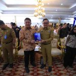 Gubernur Sumsel, Herman deru dan Wamendagri Bima Arya saat hadir di Musyawarah Perencanaan Pembangunan (Musrenbang) RKPD Provinsi Sumsel di Griya Agung, Selasa (14/4/2026). Foto: Humas Pemprov Sumsel.