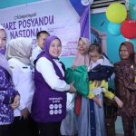 Ketua Tim Pembina Posyandu Kota Palembang Dewi Sastrani menghadiri pelaksanaan semarak Hari Posyandu Nasional tahun 2026 di Kelurahan Sukamulya, Kecamatan Sematang Borang, Rabu (29/4/2026). Foto: Kominfo Palembang.