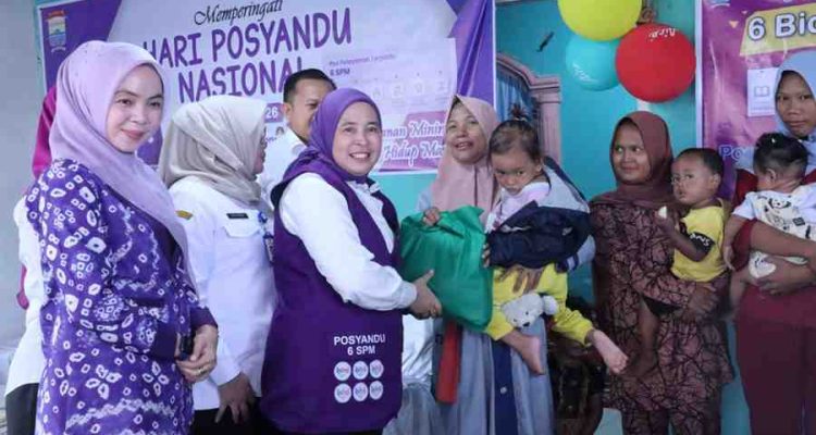 Ketua Tim Pembina Posyandu Kota Palembang Dewi Sastrani menghadiri pelaksanaan semarak Hari Posyandu Nasional tahun 2026 di Kelurahan Sukamulya, Kecamatan Sematang Borang, Rabu (29/4/2026). Foto: Kominfo Palembang.