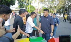 Walikota Palembang, Ratu Dewa launching sosialisasi penerapan sanksi bagi pelanggar pembuangan sampah rumah tangga di pelataran kambang iwak, Jumat (16/5/2026). Foto: Komifo Palembang.