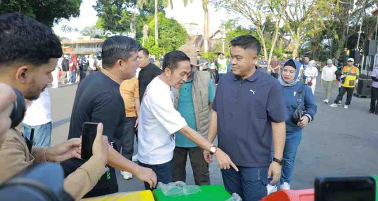Walikota Palembang, Ratu Dewa launching sosialisasi penerapan sanksi bagi pelanggar pembuangan sampah rumah tangga di pelataran kambang iwak, Jumat (16/5/2026). Foto: Komifo Palembang.