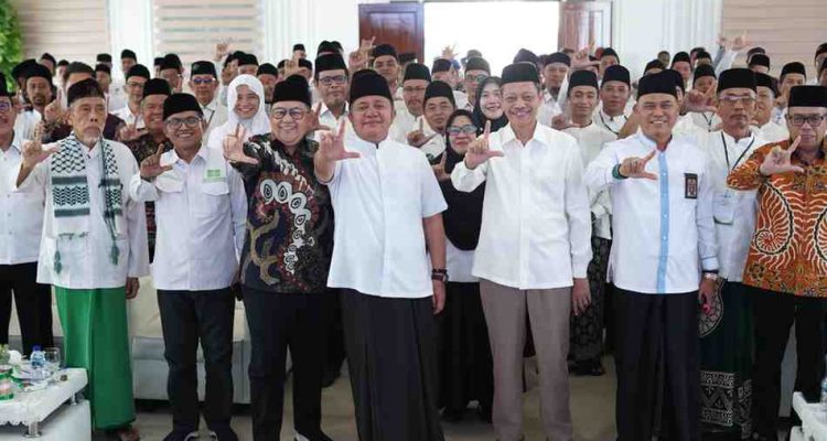 Gubernur Sumatera Selatan (Sumsel) Dr. H. Herman Deru menghadiri sekaligus memberikan pembekalan pada Pembukaan Pendidikan Dasar–Pendidikan Kader Penggerak Nahdlatul Ulama (PD-PKPNU) Angkatan II yang diselenggarakan Pengurus Wilayah Nahdlatul Ulama (PWNU) Sumsel di Balai Diklat Keagamaan Palembang, Jumat (29/5/2026). Foto: Humas Pemprov Sumsel.