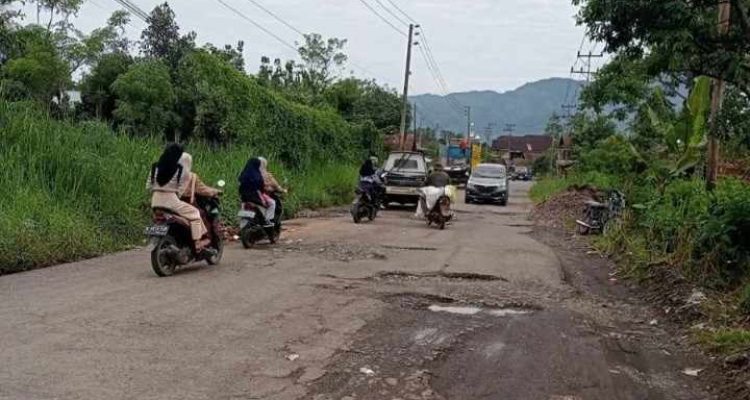 Kondisi jalan Pagaralam- Jarai-Empat Lawang. Foto: IST.