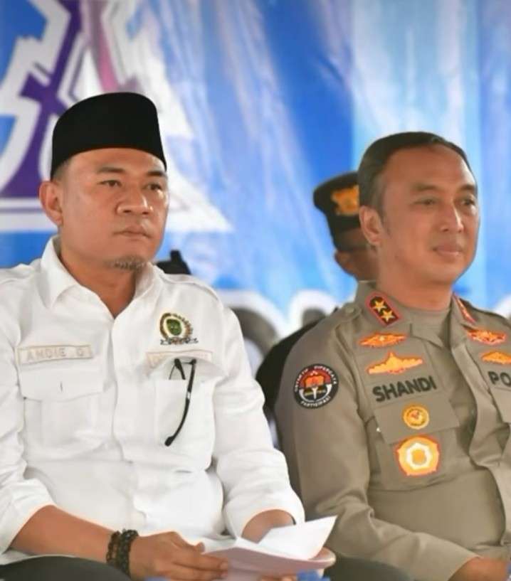 Ketua DPRD Sumsel, Andie Dinialdie, SE, MM bersama Kapolda Sumsel, Irjen Pol Sandi Nugroho, SIK, MH. Foto: Humas DPRD Sumsel.