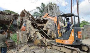 bongkar (1) Drama penertiban kembali mewarnai tepian Sungai Udang, anak Sungai Musi di Jalan Pangeran Ratu Lorong Datuk Akib Kelurahan 15 Kecamatan Jakabaring, Rabu (13/5/2026). Foto: Kominfo Palembang.