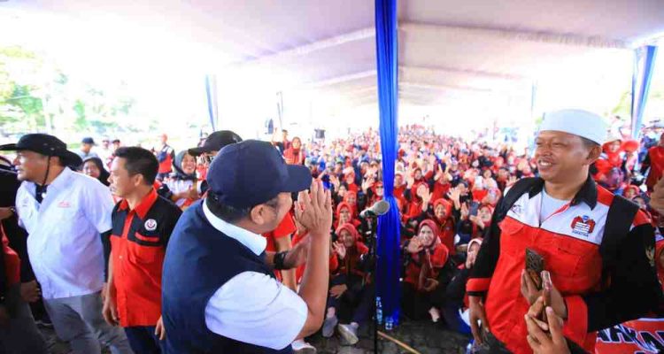 Gubernur Sumatera Selatan, Dr.H. Herman Deru menggelar Rembuk Buruh bersama Aliansi Serikat Buruh Sumsel dalam rangka peringatan Hari Buruh Internasional, Jumat (1/5/2026). Foto: Humas Pemprov Sumsel.