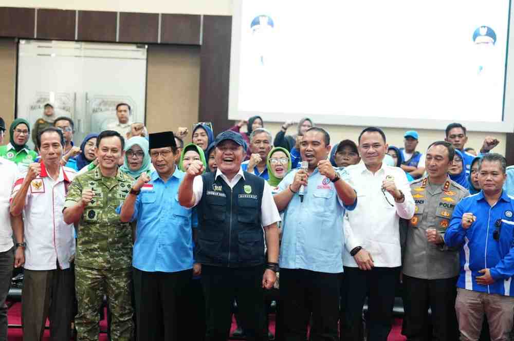 Gubernur Sumatera Selatan Dr. H. Herman Deru memperingati Hari Buruh Internasional (May Day) 2026 dengan pendekatan dialogis melalui sarasehan bersama perwakilan Konfederasi Serikat Pekerja Seluruh Indonesia (KSPSI) Sumsel, berlangsung di Auditorium Bina Praja, Jumat (01/5/2026). Foto: Humas Pemprov Sumsel.