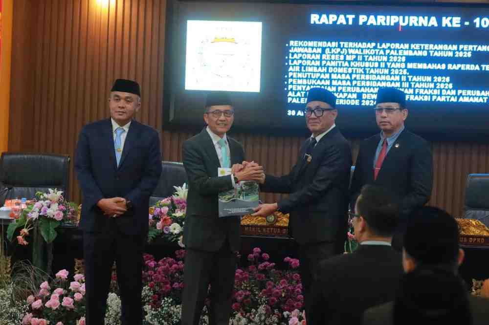 Wali Kota Palembang, Ratu Dewa menghadiri Rapat Paripurna X Masa Persidangan II DPRD Kota Palembang dengan agenda utama penyampaian rekomendasi DPRD terhadap Laporan Keterangan Pertanggungjawaban (LKPJ) Tahun Anggaran 2025, Kamis (30/4/2026). Foto: Kominfo Palembang.