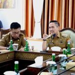 Walikota Ratu Dewa saat memimpin Rapat Pembahasan DED Penataan Wajah Kota di Rumah Dinas Walikota, Senin (25/5/2026). Foto: Kominfo Palembang.