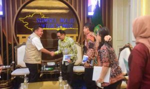 Gubernur Sumatera Selatan, Dr. H. Herman Deru menerima audiensi Perwakilan Bank Indonesia (BI) Provinsi Sumsel terkait pelaksanaan Festival Ekonomi Syariah (FESyar) Regional Sumatera 2026 di Ruang Tamu Gubernur Sumsel, Selasa (26/5/2026). Foto: Humas Pemprov Sumsel.