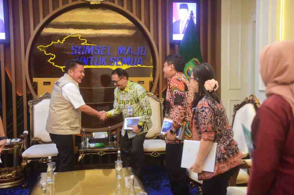 Gubernur Sumatera Selatan, Dr. H. Herman Deru menerima audiensi Perwakilan Bank Indonesia (BI) Provinsi Sumsel terkait pelaksanaan Festival Ekonomi Syariah (FESyar) Regional Sumatera 2026 di Ruang Tamu Gubernur Sumsel, Selasa (26/5/2026). Foto: Humas Pemprov Sumsel.