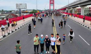 Suasana car free day di atas Jembatan Ampera, Palembang, Minggu (3/5/2026). Foto: KJominfo Palembang.