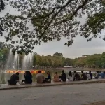 Suasana kawasan Kambang Iwak,yang menjadi lokasi favorit warga untuk beroilahraga dan santai. Foto: Antara.