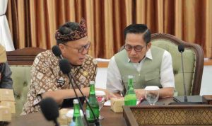 Wali Kota Palembang, Ratu Dewa melakukan zoom meeting bersama Senior Climate Affairs and Water Management Officer Kedutaan Besar Kerajaan Belanda di Indonesia, Nur An-Nisa Milyana, di Ruang Vidcon Rumah Dinas Wali Kota, Kamis (7/5/2026). Foto: Kominfo Palembang.