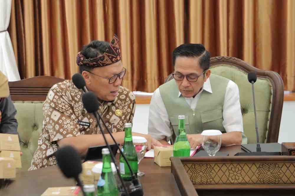 Wali Kota Palembang, Ratu Dewa melakukan zoom meeting bersama Senior Climate Affairs and Water Management Officer Kedutaan Besar Kerajaan Belanda di Indonesia, Nur An-Nisa Milyana, di Ruang Vidcon Rumah Dinas Wali Kota, Kamis (7/5/2026). Foto: Kominfo Palembang.