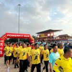 Para peserta Bhayangkara Run 2026. Wakil Bupati Musi Banyuasin (Muba) Kyai Abdur Rohman Husen bersama Wakil Kepala Kepolisian Daerah Sumatera Selatan Brigjen Pol Rony Samtana SIK MTCP dan Kapolres Muba AKBP Ruri Prastowo SH SIK MIK melepas ratusan peserta Bhayangkara Fun Run 2026 Polres Muba di Stable Berkuda Sekayu, Minggu (3/5/2026). Foto: Kominfo Muba.