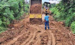 Pemkab Muba gerak cepat memperbaiki akses jalan Jira-Talang Mandung yang sempat rusak parah, Selasa (5/5/2026). Foto: Kominfo Muba.