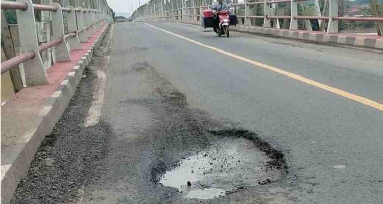 Jembatan Desa Baruge, Babat Toman, Muba. Foto: Dok harianmuba.com.