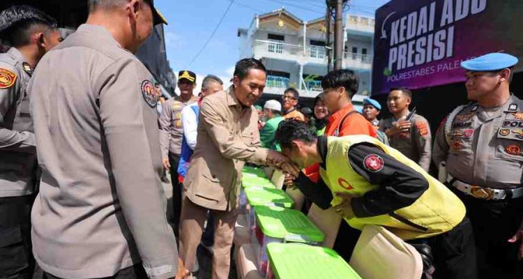 Wali Kota Palembang, Drs. H. Ratu Dewa, MSi bersama Kepolisian Daerah (Polda) Sumatera Selatan menghadiri peluncurkan Kedai ADO Presisi secara serentak di 17 kabupaten dan kota di wilayah Sumatera Selatan, Selasa (5/5/2026). Foto: Kominfo Palembang.