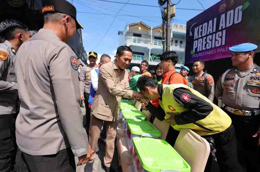 Wali Kota Palembang, Drs. H. Ratu Dewa, MSi bersama Kepolisian Daerah (Polda) Sumatera Selatan menghadiri peluncurkan Kedai ADO Presisi secara serentak di 17 kabupaten dan kota di wilayah Sumatera Selatan, Selasa (5/5/2026). Foto: Kominfo Palembang.