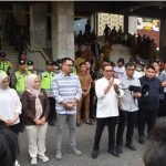 Ketua Komisi V DPRD Sumsel, Alwis Gani, SE, MM didamping sejumlah anggota Komisi V antara lain David Hardianto Aljufri dan Alfrenzi Panggarbesi menerima aspirasi mahasiswa yang menggelar aksi di DPRD Sumsel, Senin (4/5/2026). Foto: IG Humas DPRD Sumsel.