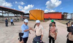 Tim Deputi Bidang Pengembangan Usaha Kemenkop RI bersama Lembaga Pengelola Dana Bergulir (LPDB) melakukan kunjungan kerja selama tiga hari (20–22 Mei 2026) di Muba. Salah satunya ke KUD Sejahtera. Kehadiran tim kementerian disambut hangat dan didampingi langsung Kepala Dinas Koperasi UKM Muba, Zulkarnain, SP dan Ketua Umum KUD Sejahtera, Drs. Thamrin, MSi. Foto: Kominfo Muba.